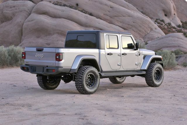 Fabtech 3in Sport II Suspension System with Dirt Logic 2.25 Shocks for 2020-2021 Jeep Gladiator JT 4WD Gas (K4163DL)