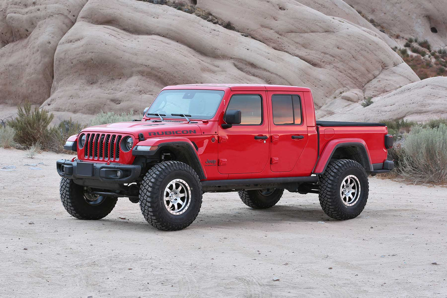 Fabtech 3in Crawler Long Arm Suspension System with Dirt Logic 2.5 Reservoir Coilovers and Dirt Logic 2.25 Reservoir Rear Shocks for 2020 Jeep Gladiator JT 4WD (K4172DL)