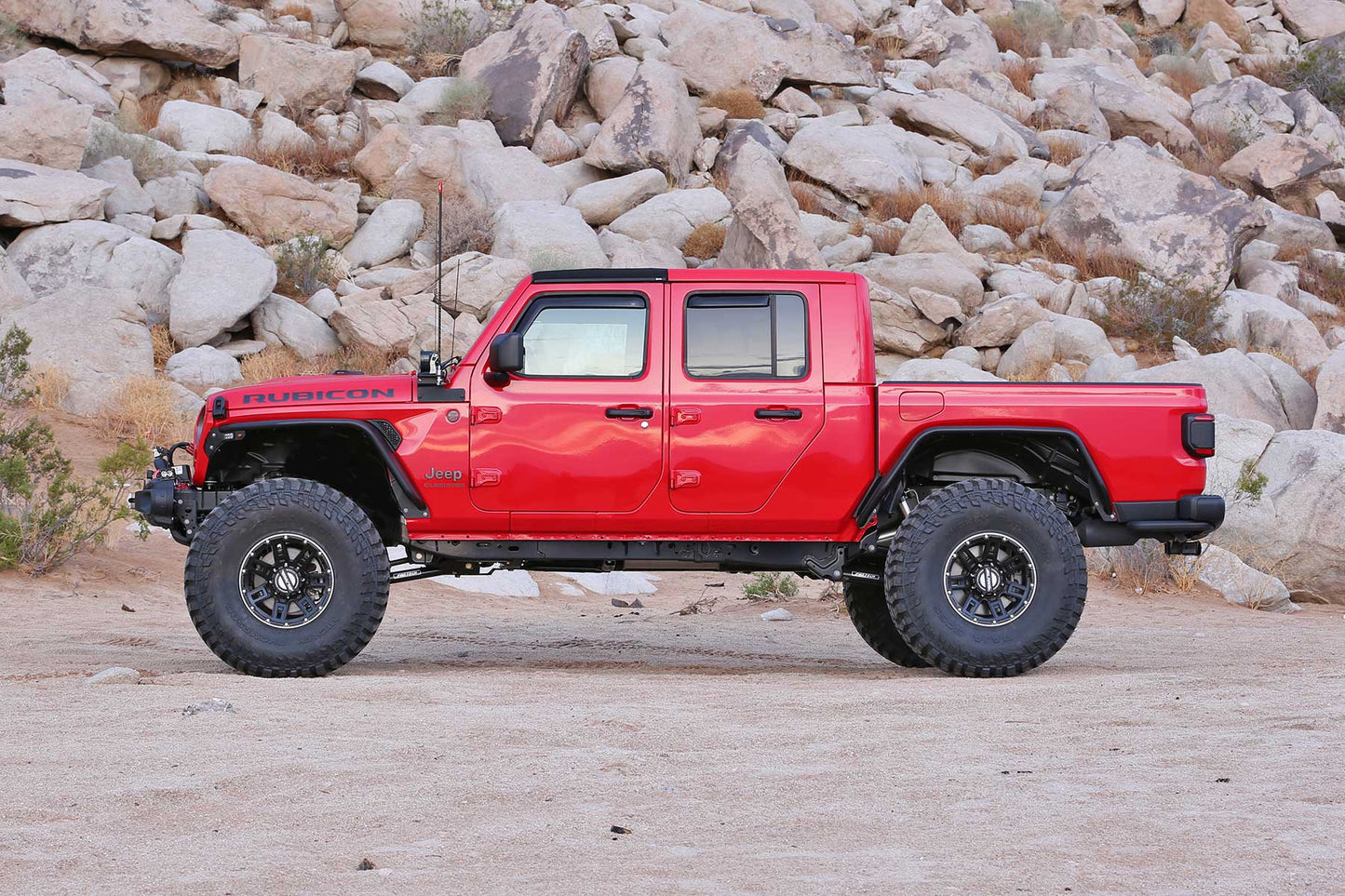 Fabtech 5in Crawler Long Arm Suspension System with Stealth Shocks for 2020-2021 Jeep Gladiator JT 4WD Gas (K4177M)