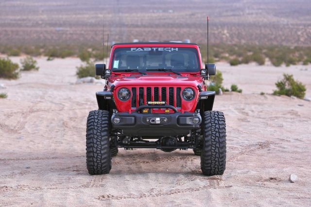 Fabtech 5in Crawler Long Arm Suspension System with Dirt Logic 2.5 Reservoir Coilovers and Dirt Logic 2.25 Rear Shocks for 2020 Jeep Gladiator JT 4WD (K4179DL)