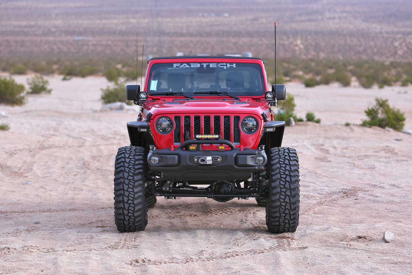 Fabtech 5in Crawler Long Arm Suspension System with Dirt Logic 2.5 Reservoir Coilovers and Dirt Logic 2.25 Reservoir Rear Shocks for 2020 Jeep Gladiator JT 4WD (K4180DL)