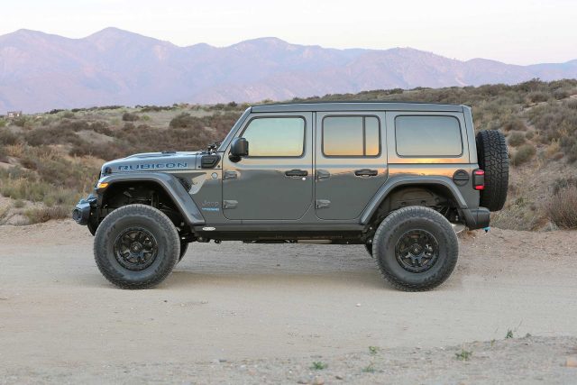 Fabtech 3in Sport Suspension System with Shock Extensions for 2021 Jeep Wrangler JL 4xe 4-Door (K4200)