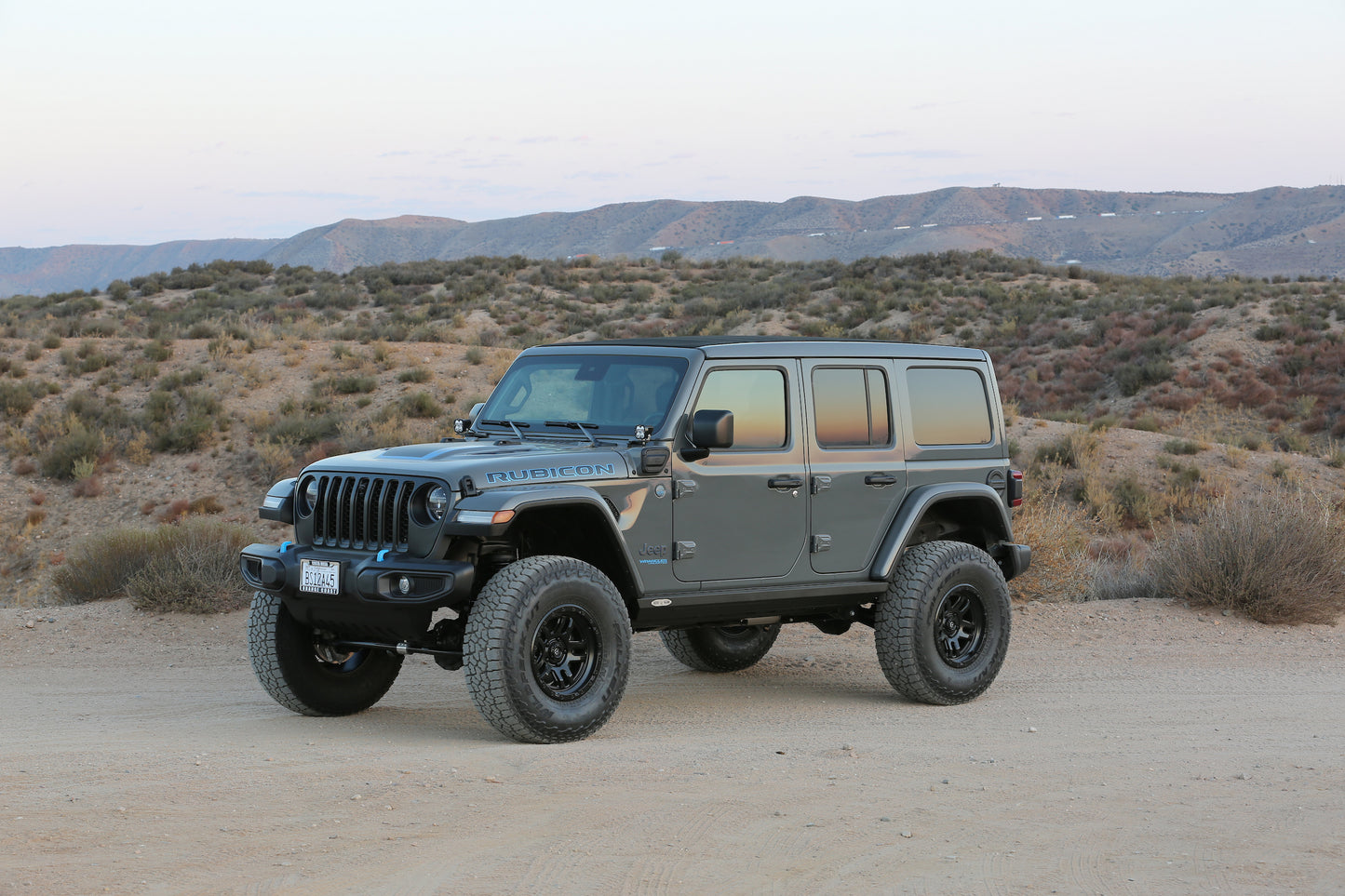 Fabtech 3in Trail Suspension System with Dirt Logic 2.25 Shocks for 2021 Jeep Wrangler JL 4xe 4-Door (K4202DL)