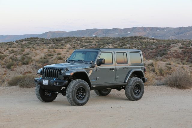 Fabtech 3in Trail Suspension System with Stealth Shocks for 2021 Jeep Wrangler JL 4xe 4-Door (K4202M)