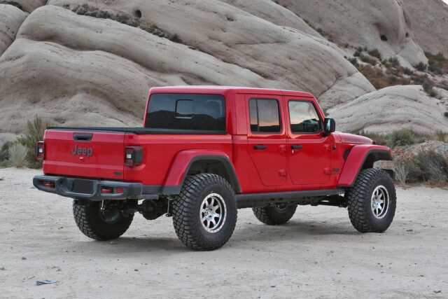 Fabtech 3in Trail Suspension System with Dirt Logic 2.5 Coilovers and Dirt Logic Rear Shocks for 2020-2022 Jeep Gladiator JT 4WD Gas (K4217DL)