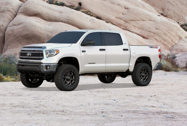 Fabtech 6in Performance Lift System with Dirt Logic 2.5 Reservoir Coilovers and Dirt Logic Rear Shocks for 2007-2015 Toyota Tundra 2WD/4WD (K7046DL)