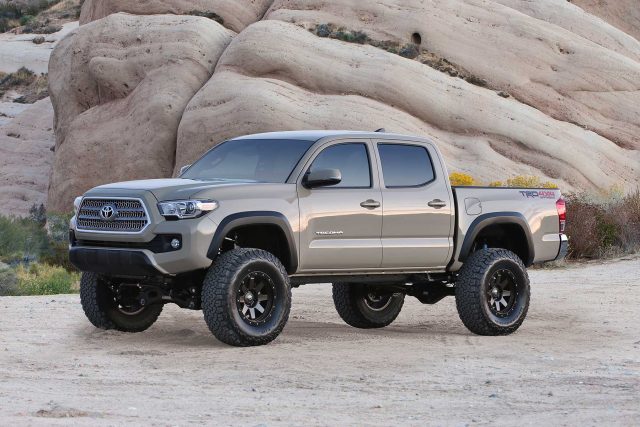 Fabtech 6in Basic Lift System for 2016-2021 Toyota Tacoma 2WD/4WD 6-Lug (K7047)