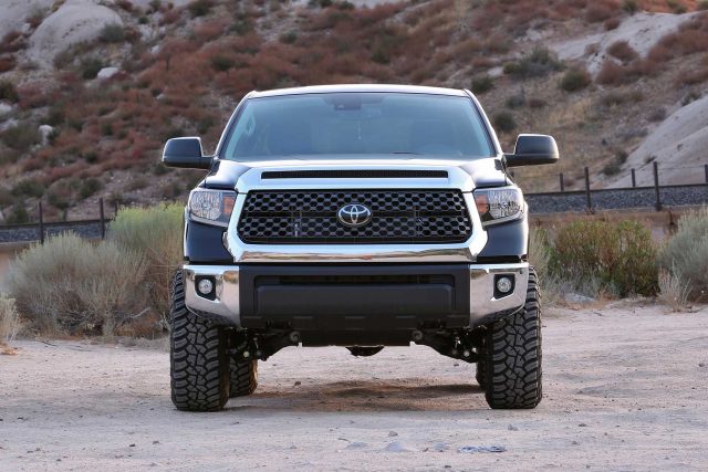 Fabtech 4in Ball Joint UCA Lift System with Dirt Logic 2.5 Coilovers and Dirt Logic Rear Shocks for 2016-2021 Toyota Tundra 2WD/4WD (K7050DL)