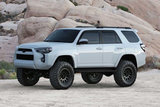 Fabtech 6in Performance Lift System with Dirt Logic 2.5 Coilovers and Dirt Logic Rear Shocks for 2010-2015 Toyota 4Runner 4WD (K7060DL)