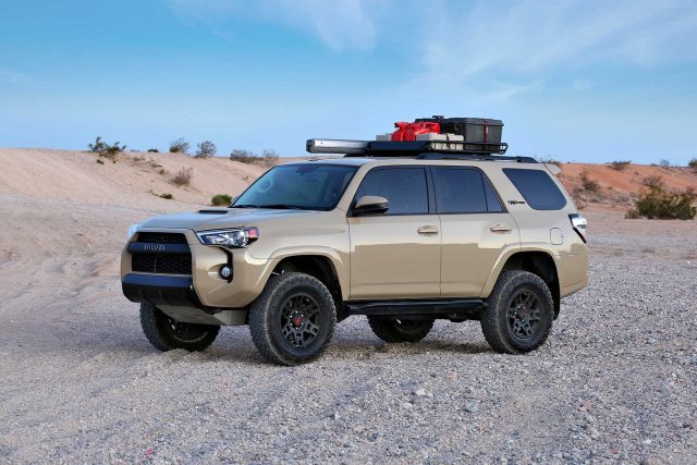 Fabtech 3in Uniball UCA Lift System with Dirt Logic 2.5 Coilovers and Dirt Logic Reservoir Rear Shocks for 2010-2021 Toyota 4Runner 4WD with KDSS (K7081DL)