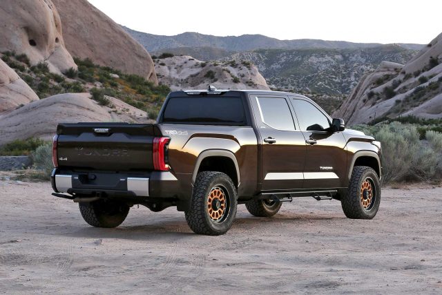 Fabtech 3in Uniball UCA Lift Kit with Front Shock Spacers, Rear Air Bag Spacers and Stealth Shocks for 2022+ Toyota Tundra 4WD (K7089M)