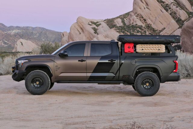 Fabtech 3in Uniball UCA Lift Kit with Dirt Logic 2.5 Coilovers, Dirt Logic Rear Shocks and Air Bag Spacers for 2022+ Toyota Tundra 4WD (K7090DL)