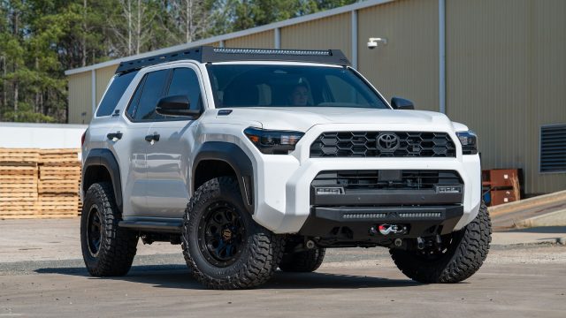 Fabtech 3" Dirt Logic Suspension System w/Ball Joint UCA, Dirt Logic 2.5 Reservoir Coilovers & Dirt Logic 2.25 Reservoir Rear Shocks – 2025–2026 Toyota 4Runner 4WD (K7114DL)