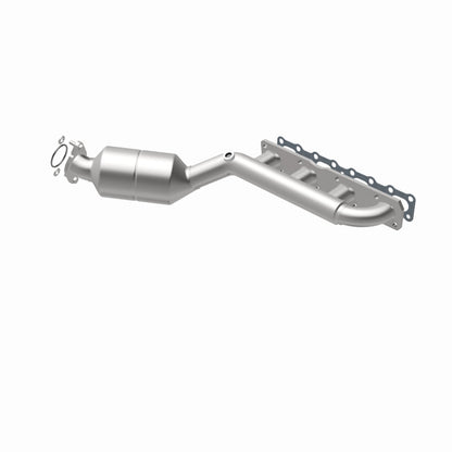 MagnaFlow Direct-Fit SS Catalytic Converter 04-06 Nissan Titan 5.6L V8 (California) Magnaflow