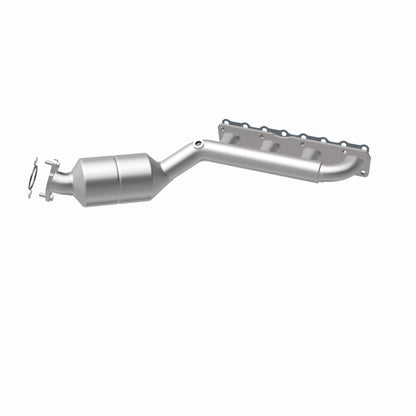 MagnaFlow Direct-Fit SS Catalytic Converter 04-06 Nissan Titan 5.6L V8 (California) Magnaflow