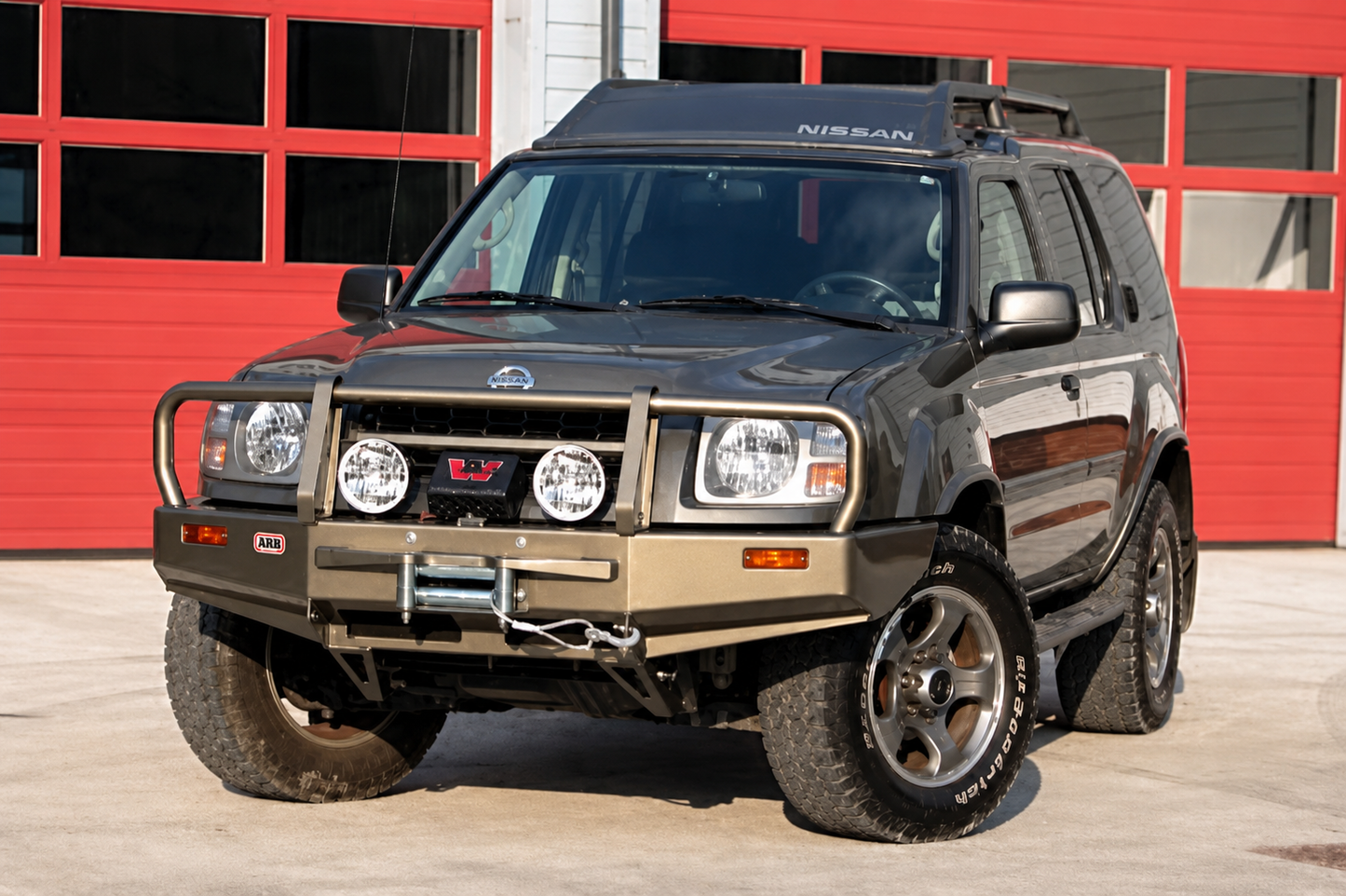 ARB 3438110 Deluxe black steel winch bumper for 1998-2004 Nissan Frontier and Xterra