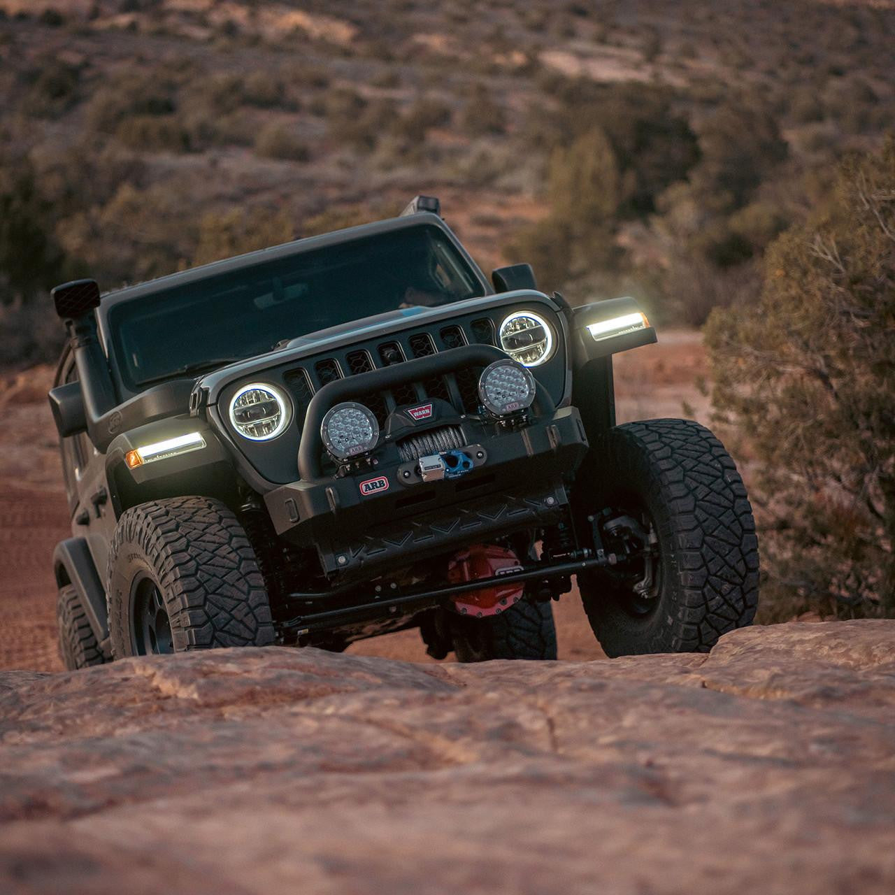 ARB 3450450 Stubby bull bar bumper for Jeep Wrangler JL and Gladiator JT