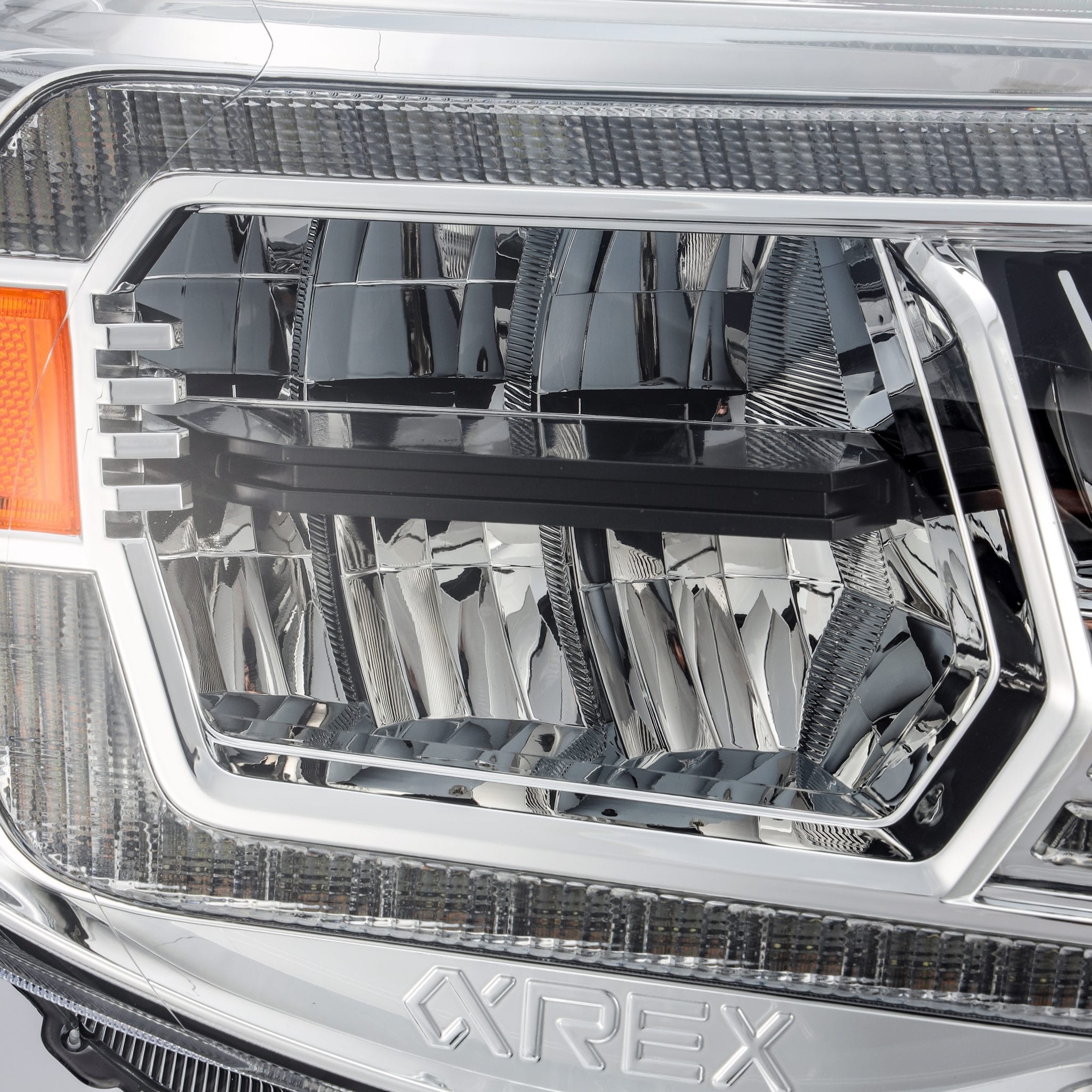 AlphaRex 05-11 Toyota Tacoma LUXX-Series LED Crystal Headlights Chrome - 880734