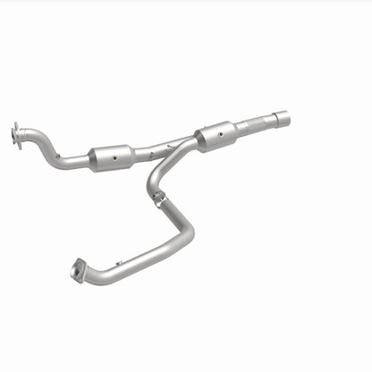 Magnaflow 14-18 2500 V8 6.4 OEM Underbody Direct Fit Converter Magnaflow