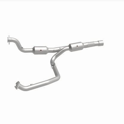 Magnaflow 14-18 2500 V8 6.4 OEM Underbody Direct Fit Converter Magnaflow