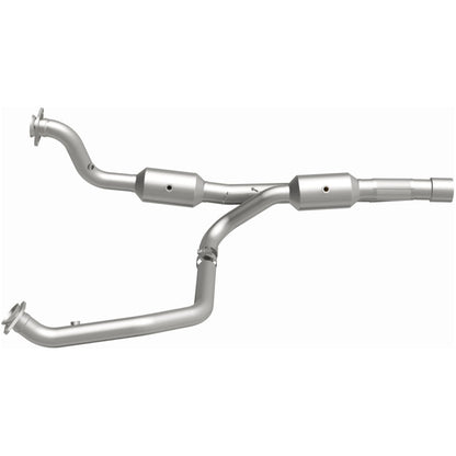 Magnaflow 14-18 2500 V8 6.4 OEM Underbody Direct Fit Converter Magnaflow