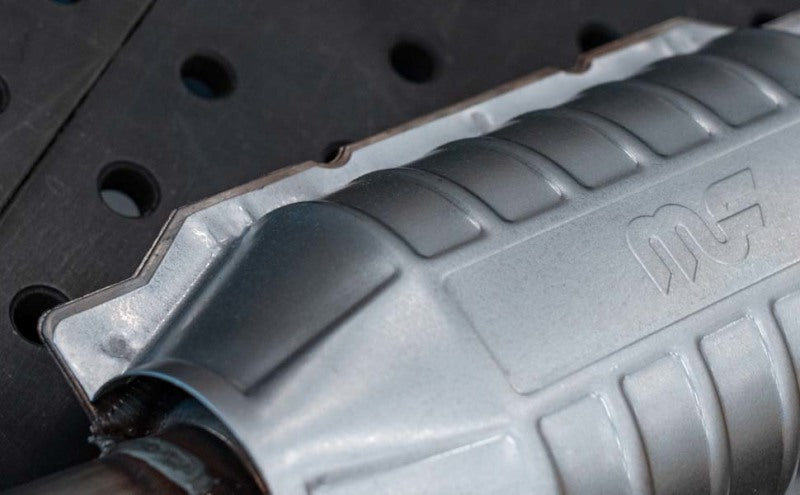 MagnaFlow Conv Univ 2.25 inch Inlet/Outlet Center/Center Oval (CA OBDII) Magnaflow
