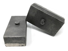 Load image into Gallery viewer, Tuff Country 03-23 Dodge Ram 3500 4wd / 03-13 Ram 2500 2in Cast Iron Lift Blocks Pair