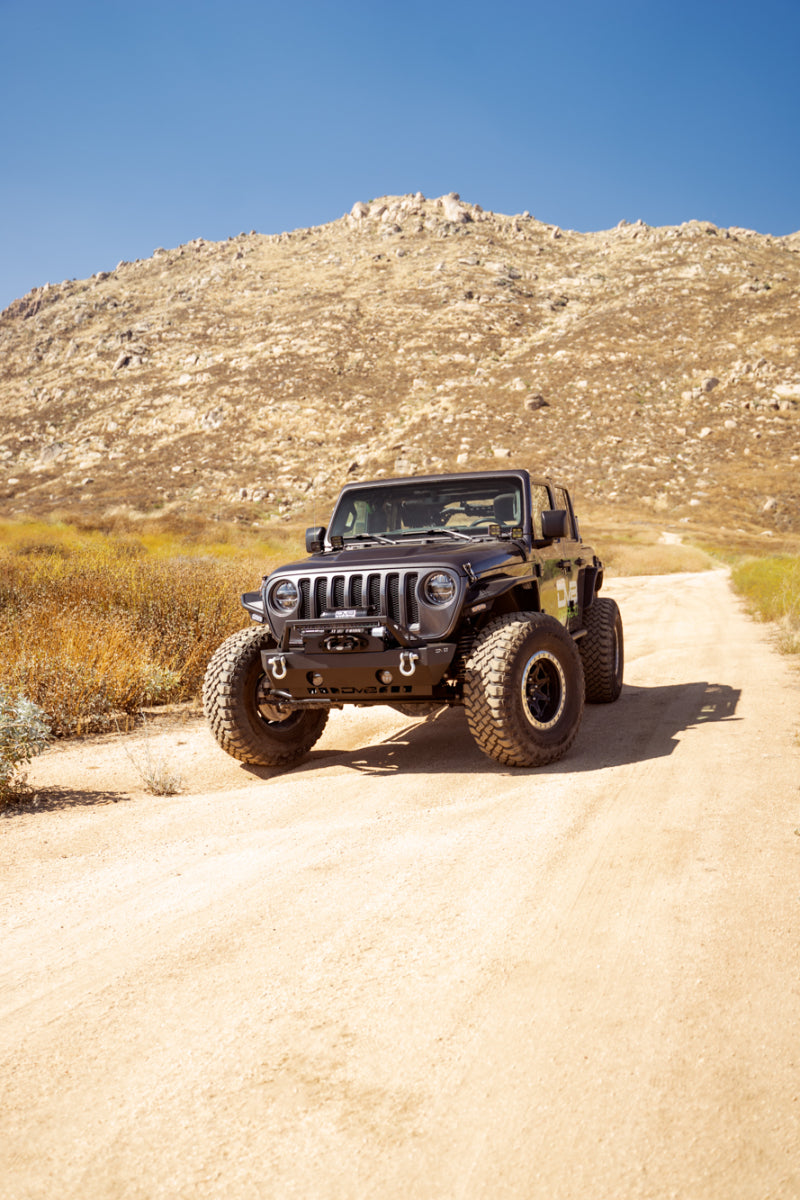 DV8 Offroad 07-23 Jeep Wrangler/Gladiator JT/JK/JL FS-25 Stubby Front Bumper w/Plated Bull Bar DV8 Offroad