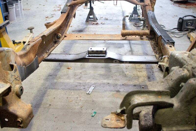 Rust Buster 01-10 GM Pickup Front Cab Mount
