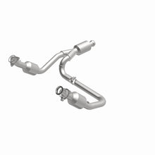 Load image into Gallery viewer, Magnaflow 14-15 Chevrolet Silverado 1500 5.3L Direct-Fit Catalytic Converter