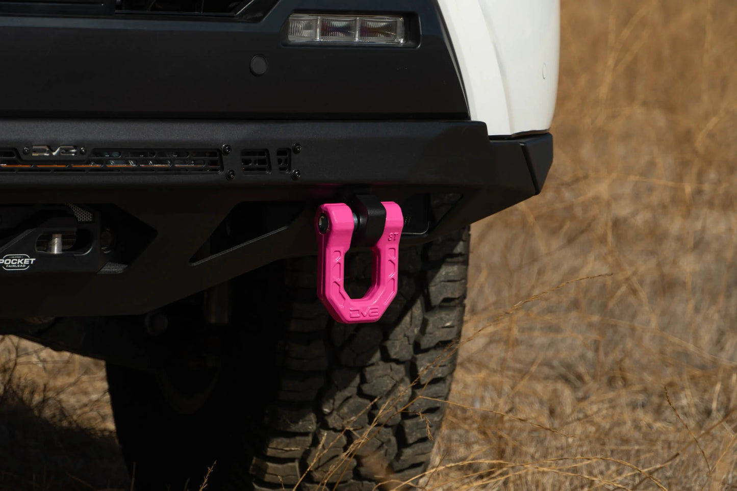 DV8 Offroad UNSK-01PK Elite Series pink 3/4 inch D-ring shackles pair with isolators