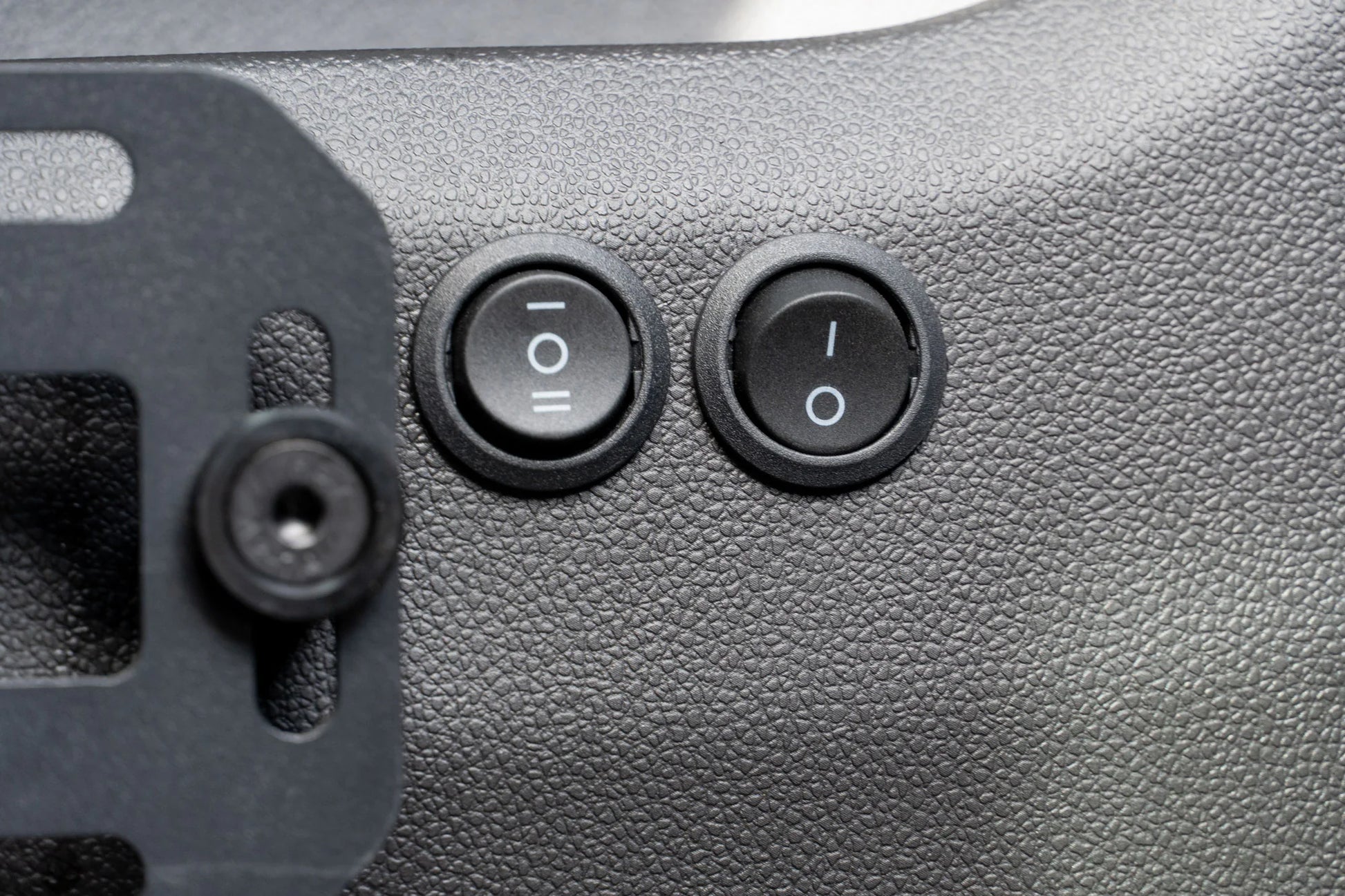 DV8 Offroad UNWH-04 40 amp DT 4-pin halo light harness for DV8 halo accent lights