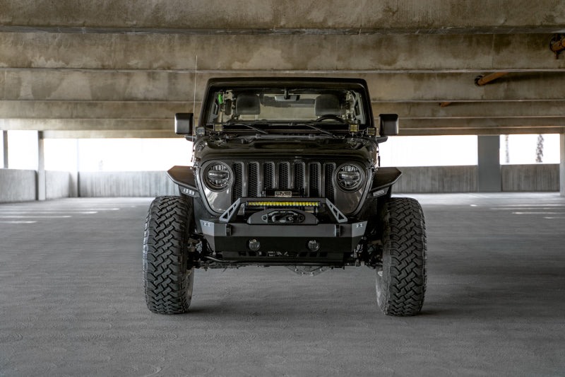 DV8 Offroad 07-23 Jeep Wrangler/Gladiator JT/JK/JL FS-25 Stubby Front Bumper w/Plated Bull Bar DV8 Offroad