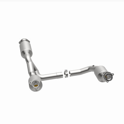 MagnaFlow 2021 Chevrolet Express 2500 4.3L Underbody Direct-Fit Catalytic Converter Magnaflow