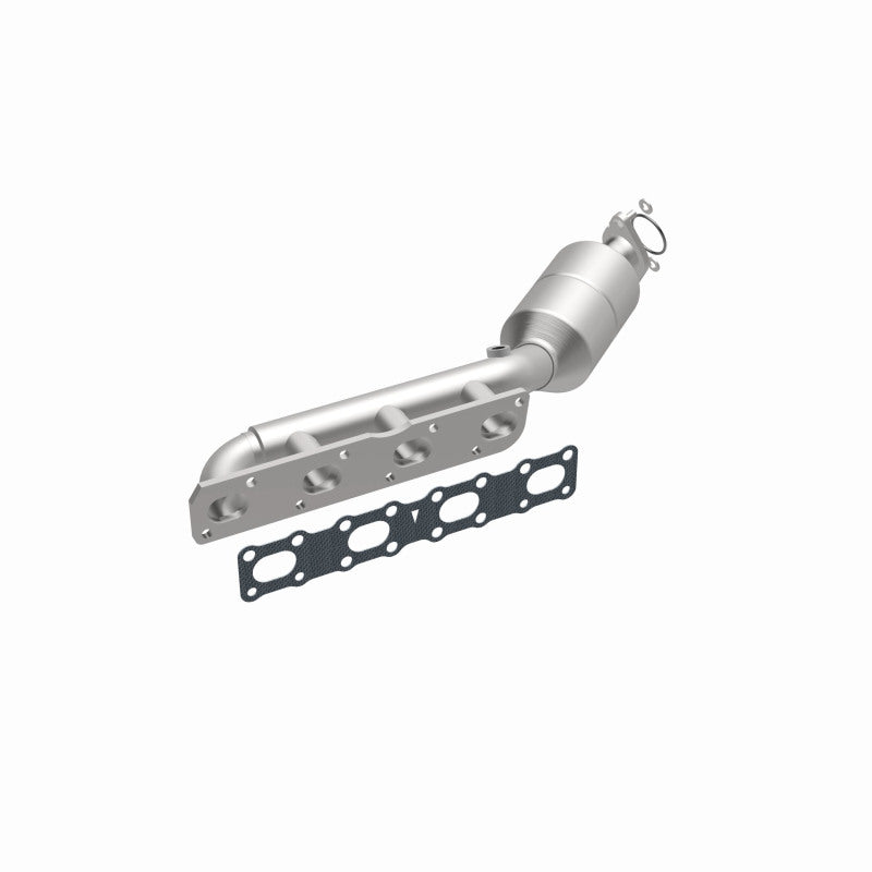 MagnaFlow Direct-Fit SS Catalytic Converter 04-06 Nissan Titan 5.6L V8 (California) Magnaflow