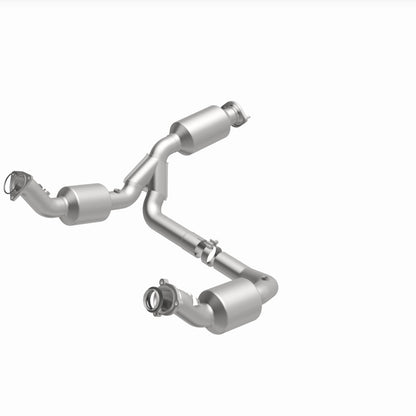 MagnaFlow 2021 Chevrolet Express 2500 4.3L Underbody Direct-Fit Catalytic Converter Magnaflow