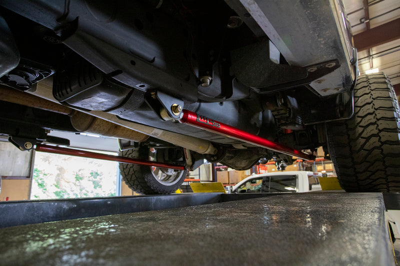 Wehrli 20-24 Chevy & GMC Duramax RCLB/CCSB/ECSB 60in. Traction Bar Kit - Candy Red - WCF100826-CR
