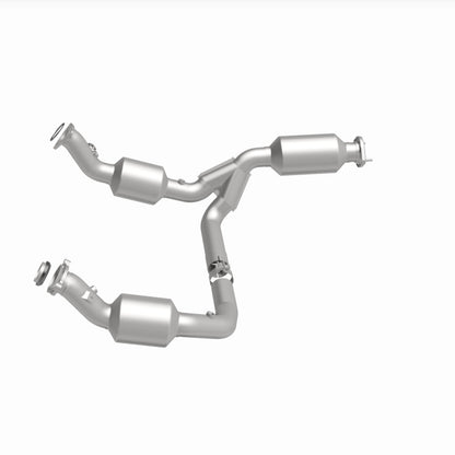 MagnaFlow 2021 Chevrolet Express 2500 4.3L Underbody Direct-Fit Catalytic Converter Magnaflow