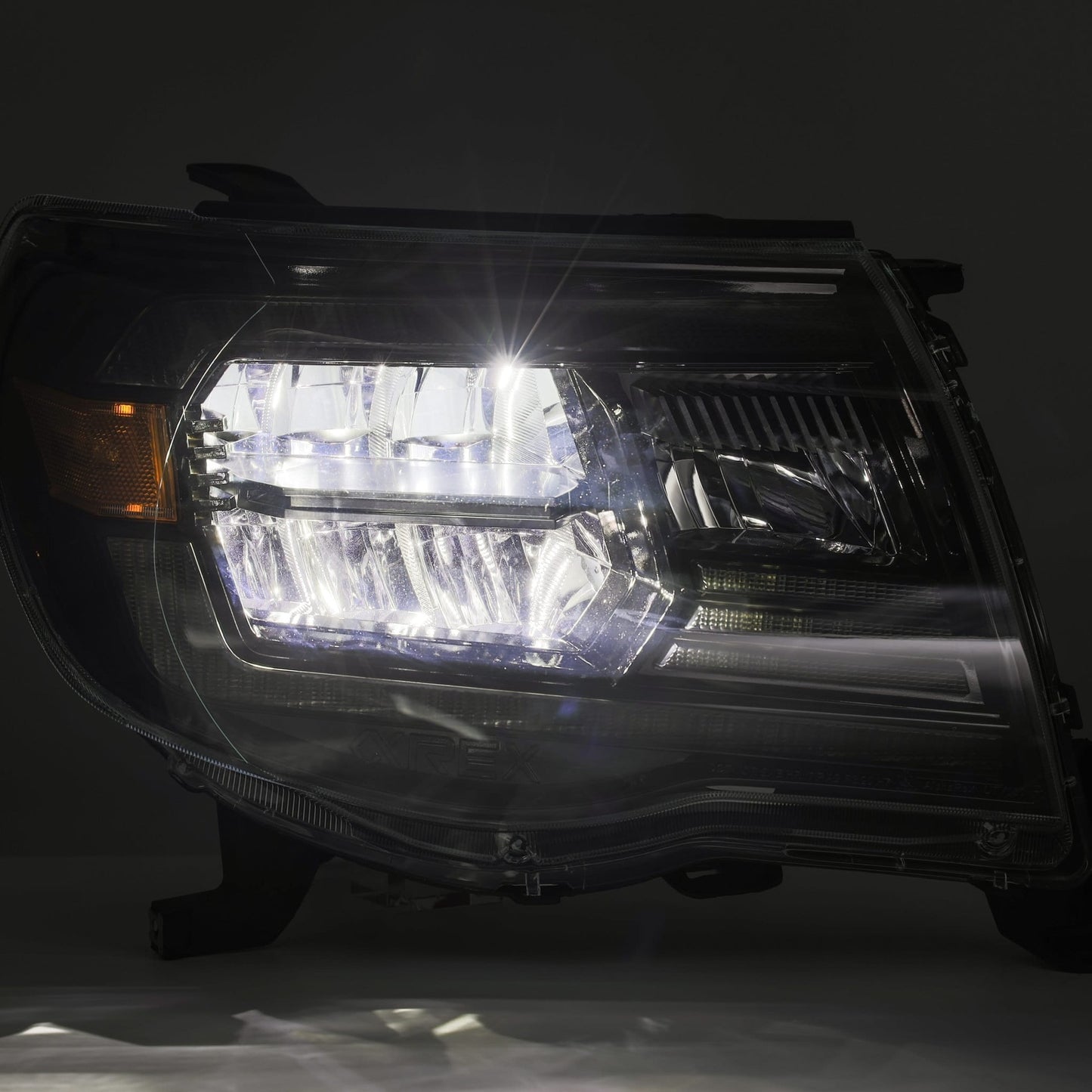 AlphaRex 880734 05-11 Toyota Tacoma LUXX-Series LED Crystal Headlights Chrome - 880734