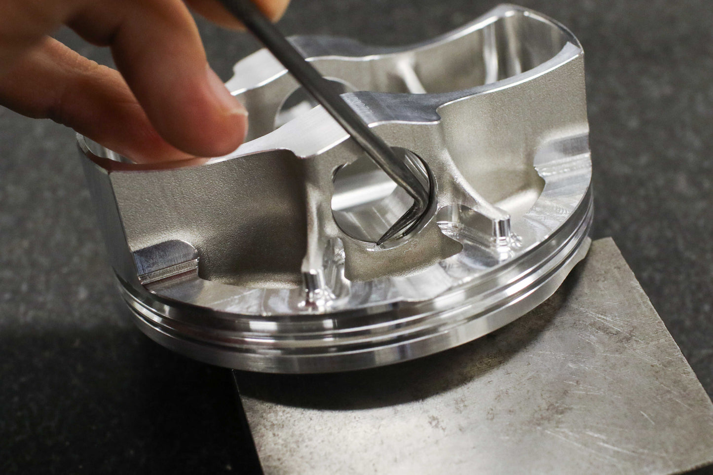 JE Pistons Wire Lock