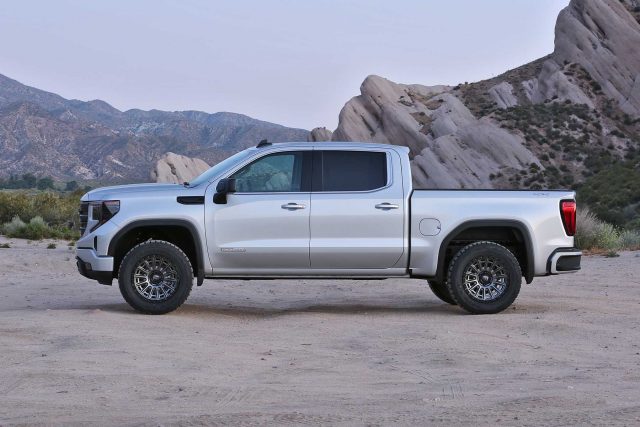 Fabtech 22-23 GM C/K 1500 3in Lift Budget System w/ Dirt Logic 2.5 Resivoir Coilovers