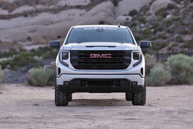 Fabtech 22-23 GM C/K 1500 3in Lift Budget System w/ Dirt Logic 2.5 Resivoir Coilovers