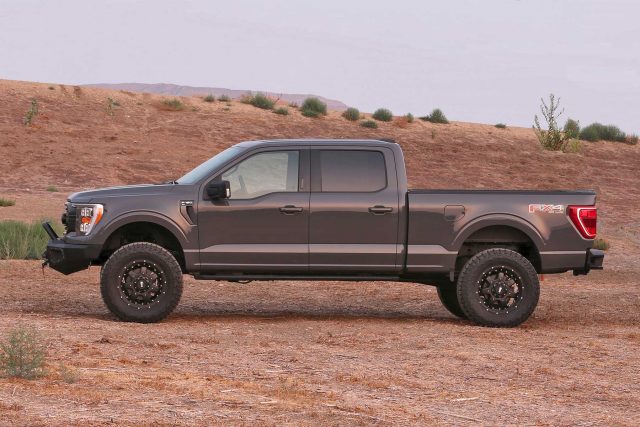 Fabtech 21-23 Ford F150 4WD 6″ LIFT KIT W/ FRONT STOCK COILOVER SPACERS & REAR STEALTH SHOCKS – K2371M Fabtech