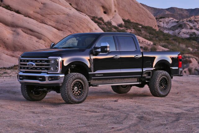 Fabtech 6″ 4 Link Lift Kit – Front Dirt Logic 4.0 Resi Coilovers & Rear Dirt Logic 2.25 Shocks – K2420DL