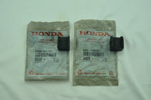 Load image into Gallery viewer, GENUINE OEM HONDA CIVIC 2002-2009 REAR STABILIZER BUSHING (52306-SNA-A01) X2