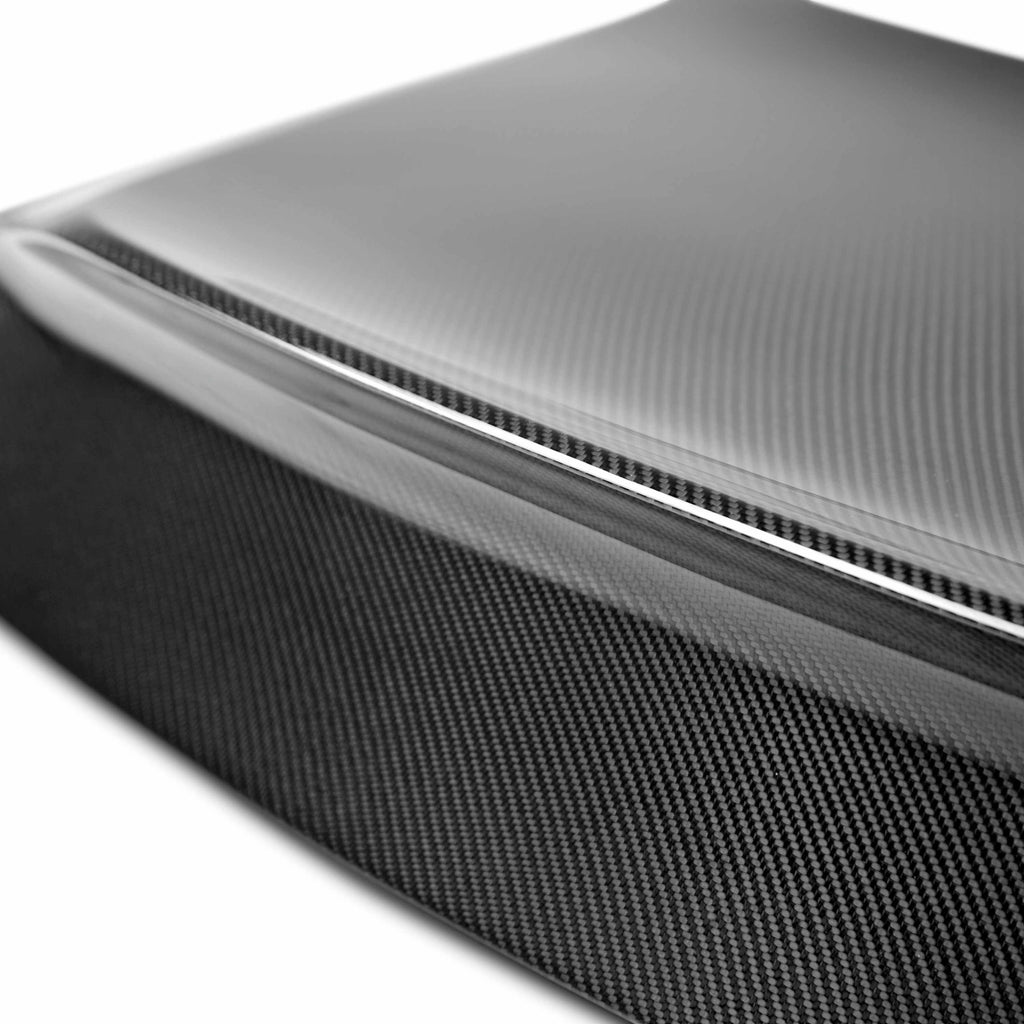 Detailed image of the Seibon HD0910NSGTR-C trunk lid's carbon fiber texture, emphasizing its lightweight and performance-driven features.