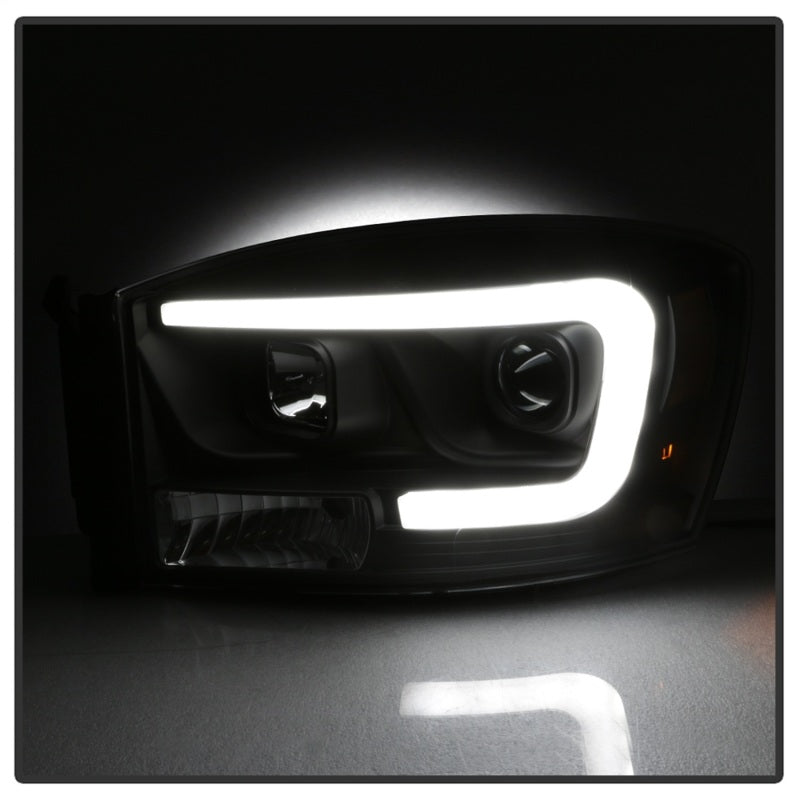 Spyder Dodge Ram 1500 06-08 V2 Projector Headlights - Light Bar DRL - Black (PRO-YD-DR06V2-LB-BK) - eliteracefab.com