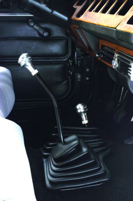 Rampage 1987-1995 Jeep Wrangler(YJ) Billet Shift Knob - Polished - eliteracefab.com