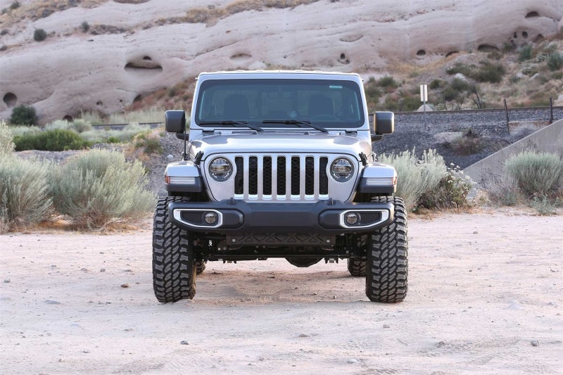 Fabtech 20-21 Jeep JT 4WD Gas 3in Sport System w/Shk Ext - eliteracefab.com