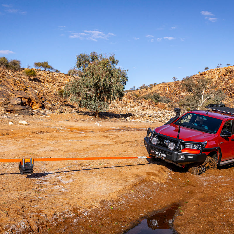 ARB Weekender Recovery Kit Incl 17600lb Recovery Strap/4.75T Shackles - eliteracefab.com